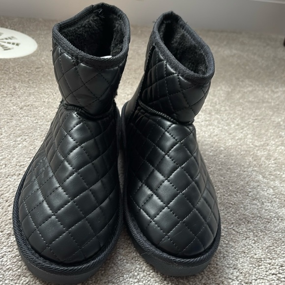 Vegan Leather Comfy cozy fur lined ankle bootie Sz 9 - Picture 2 of 16